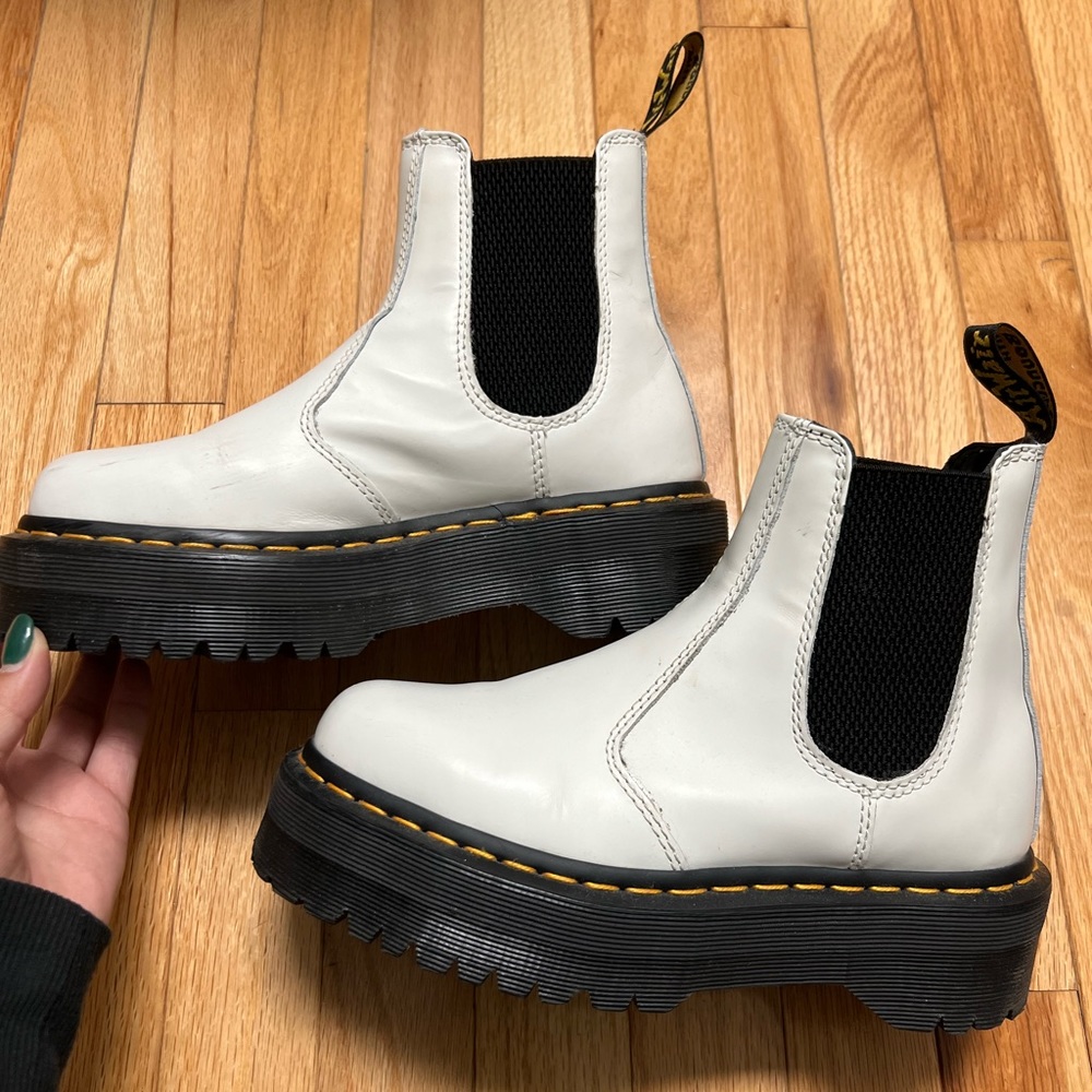 Dr. Martens 2976 Smooth Leather Platform Chelsea Boots - Used Size US 5